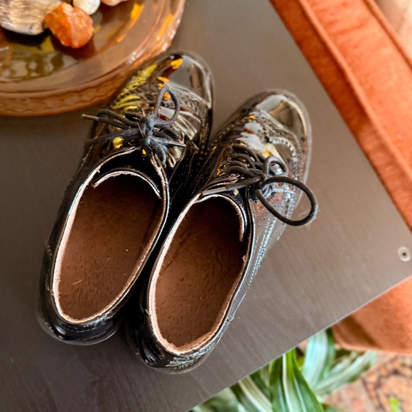 Retro Black Patent Leather Brogues - Picture 3 of 4